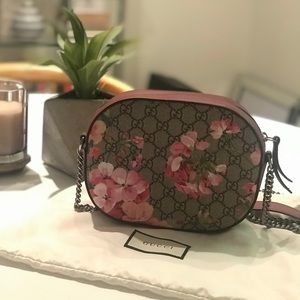 Gucci Gg Blooms Supreme Canvas Shoulder Bag